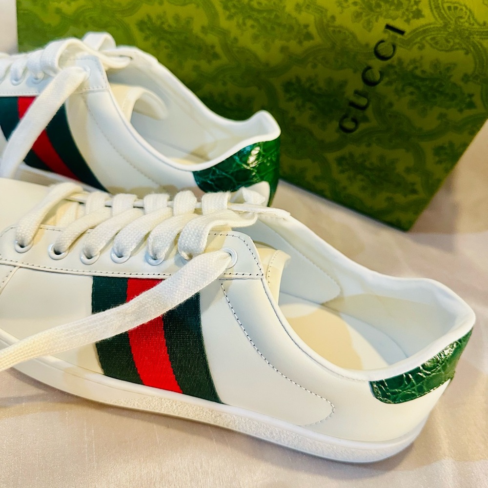 Gucci White Sneakers with Green and Red Stripes
